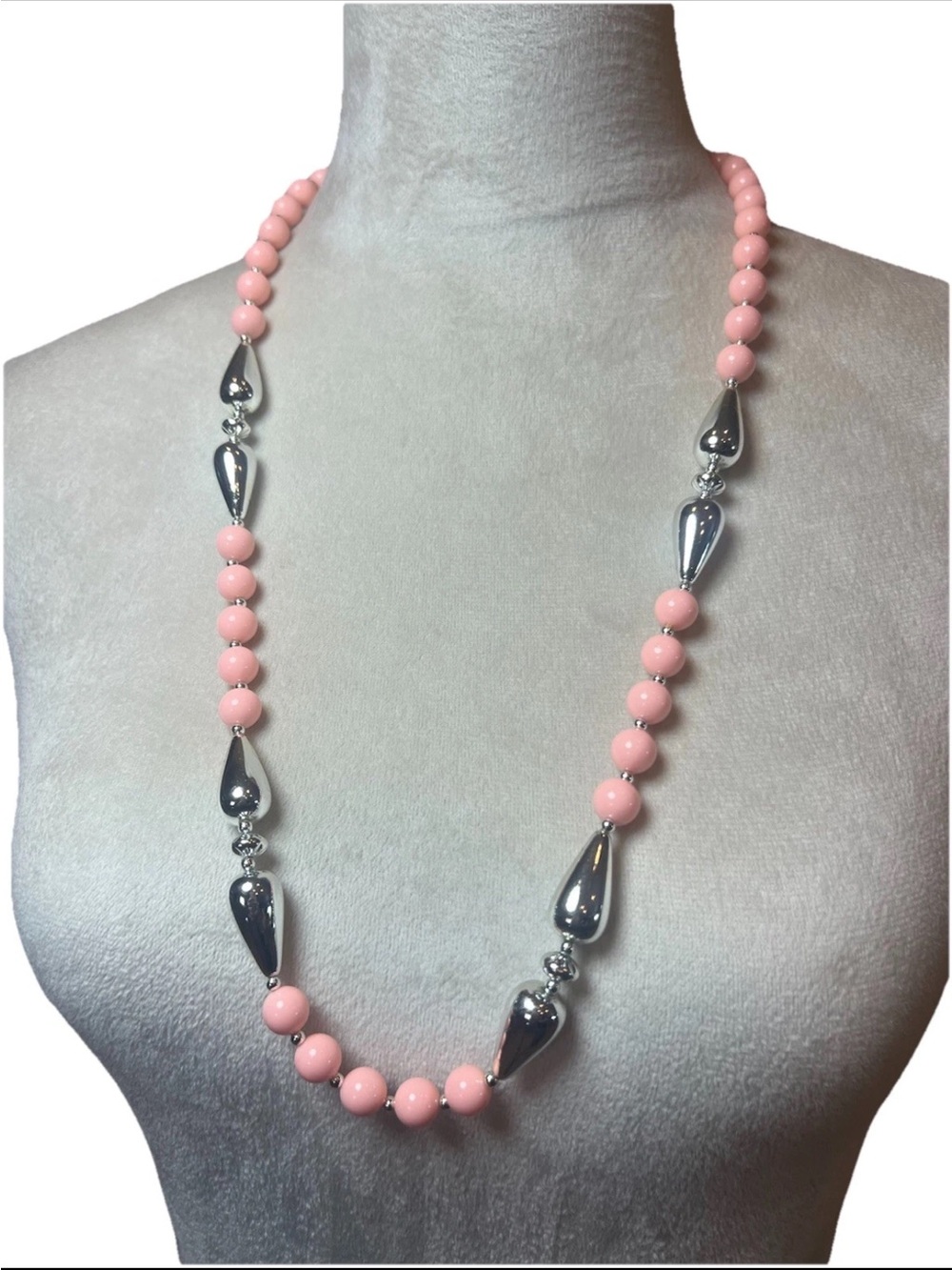Vintage Acrylic Pink And Silver Beaded Necklace 80’s Retro Modernist Futuristic - Picture 1 of 5